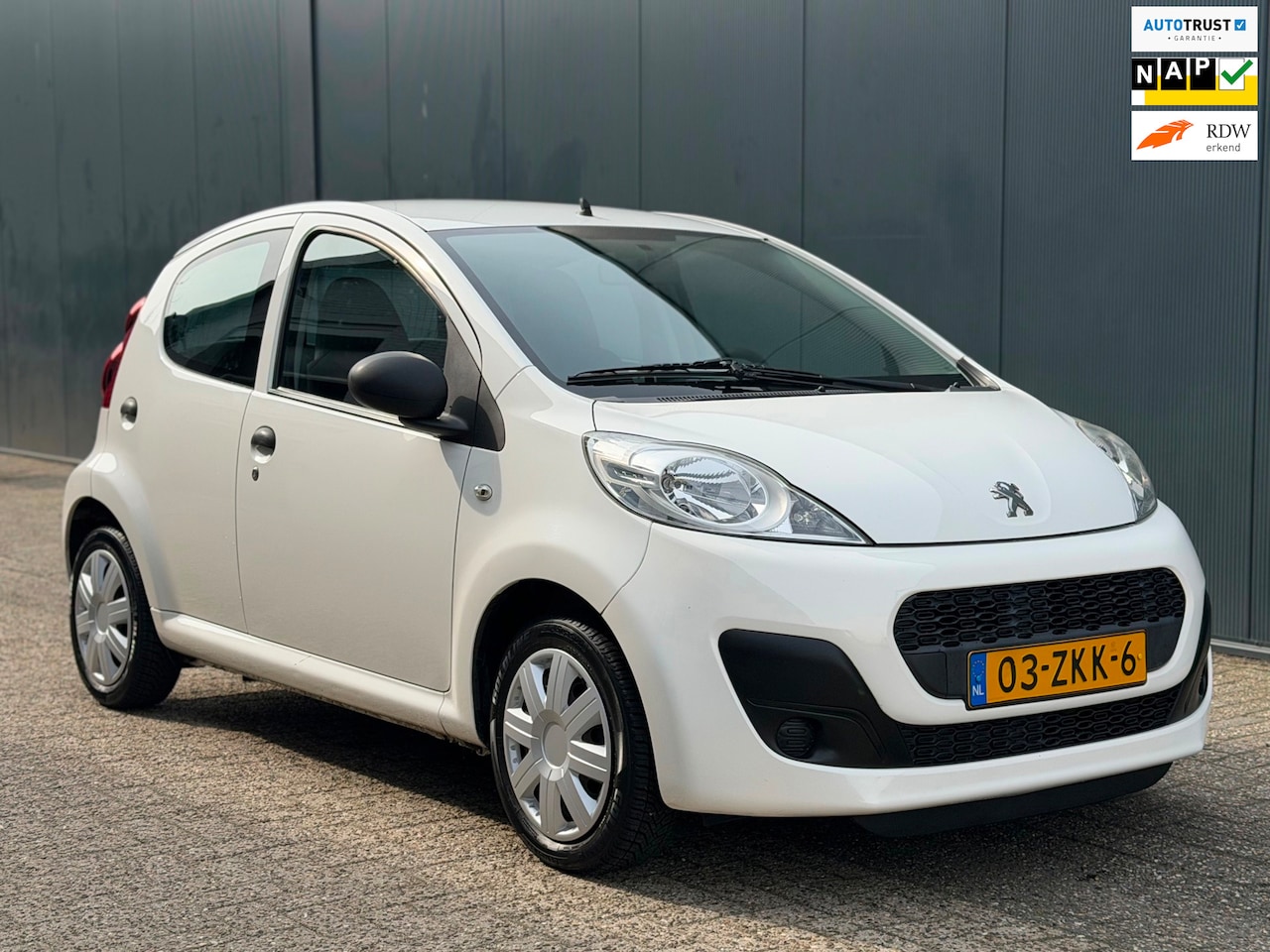 Peugeot 107 - 1.0 Airco APK NAP 4 NW BANDEN + BOEKJES - AutoWereld.nl