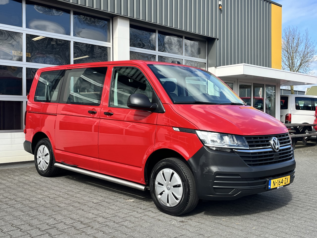 Volkswagen Transporter Kombi - 2.0 TDI L1H1 Comfortline 9-persoons Airco Cruise controle Apple carplay App conect Minibus - AutoWereld.nl