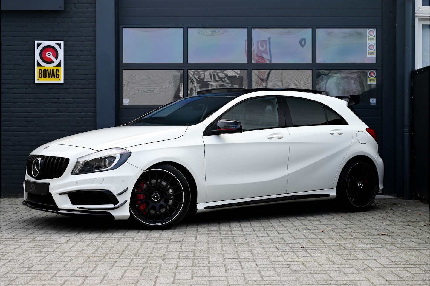 Mercedes-Benz A-klasse - AMG 45 4MATIC PANO, Elektrische stoelen - AutoWereld.nl