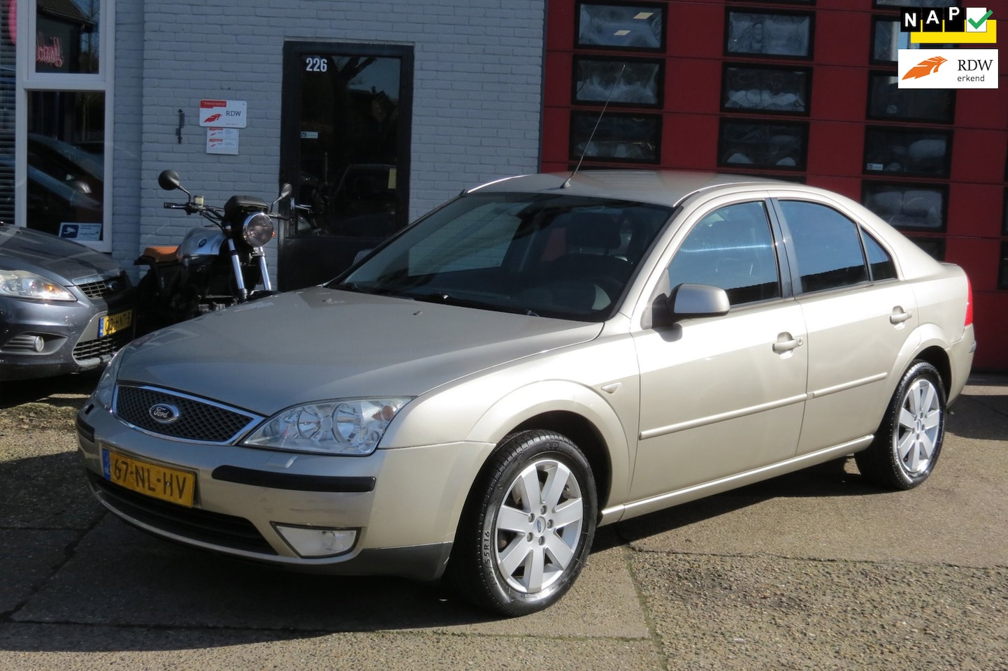 Ford Mondeo - 1.8-16V First Edition 1.8-16V First Edition, 142.000 Km , Nieuwe Apk - AutoWereld.nl