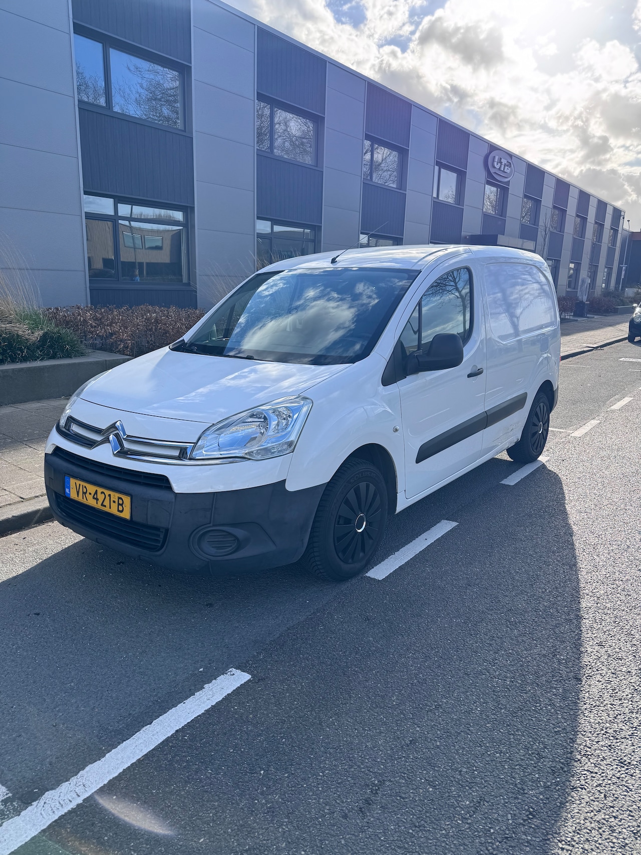Citroën Berlingo - 1.6 HDI 500 Club Economy - AutoWereld.nl