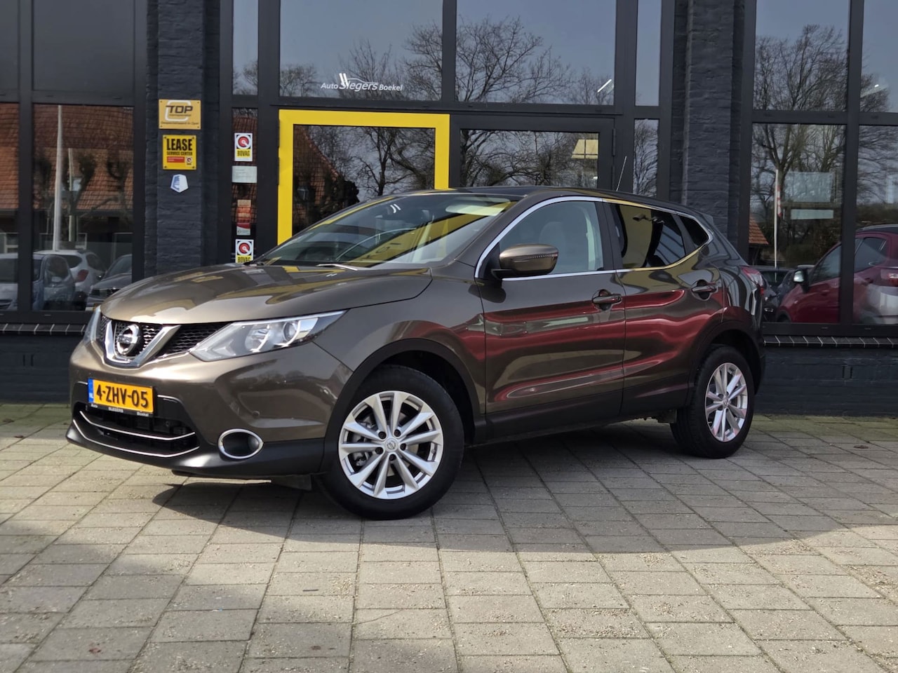 Nissan Qashqai - 1.2 | Panoramadak| Navi | Tel | Park Cam | Trekhaak | Climate control | Cruise Control | A - AutoWereld.nl