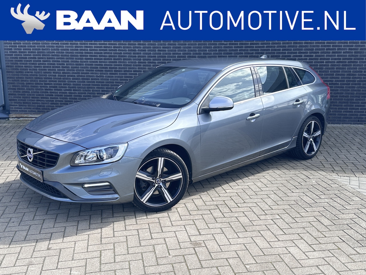 Volvo V60 - 2.0 T4 Business Sport | 18 inch Lichtmetalen velgen | Dubbele uitlaat | - AutoWereld.nl