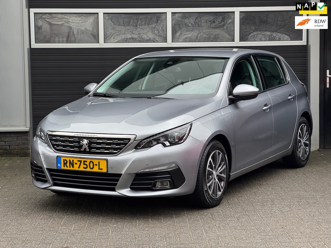 Peugeot 308 - 1.2 PureTech Allure Xenon/Led, Navi, Cruise, Climate Control, NAP - AutoWereld.nl