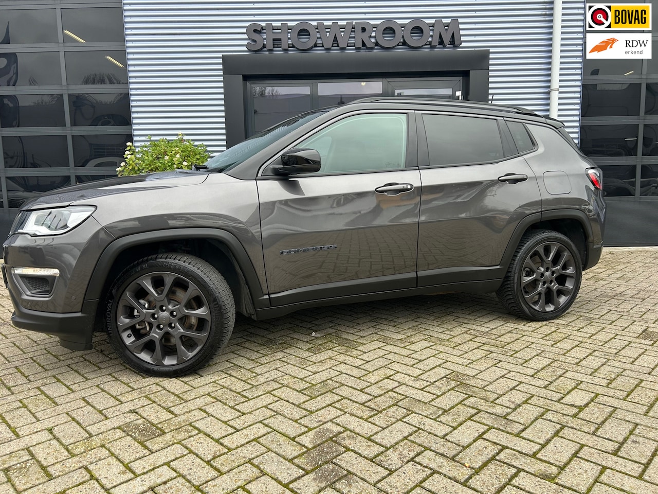 Jeep Compass - 4xe 240 Plug-in Hybrid Electric S Automaat|Camera|Leder|Trekhaak afneembaar - AutoWereld.nl