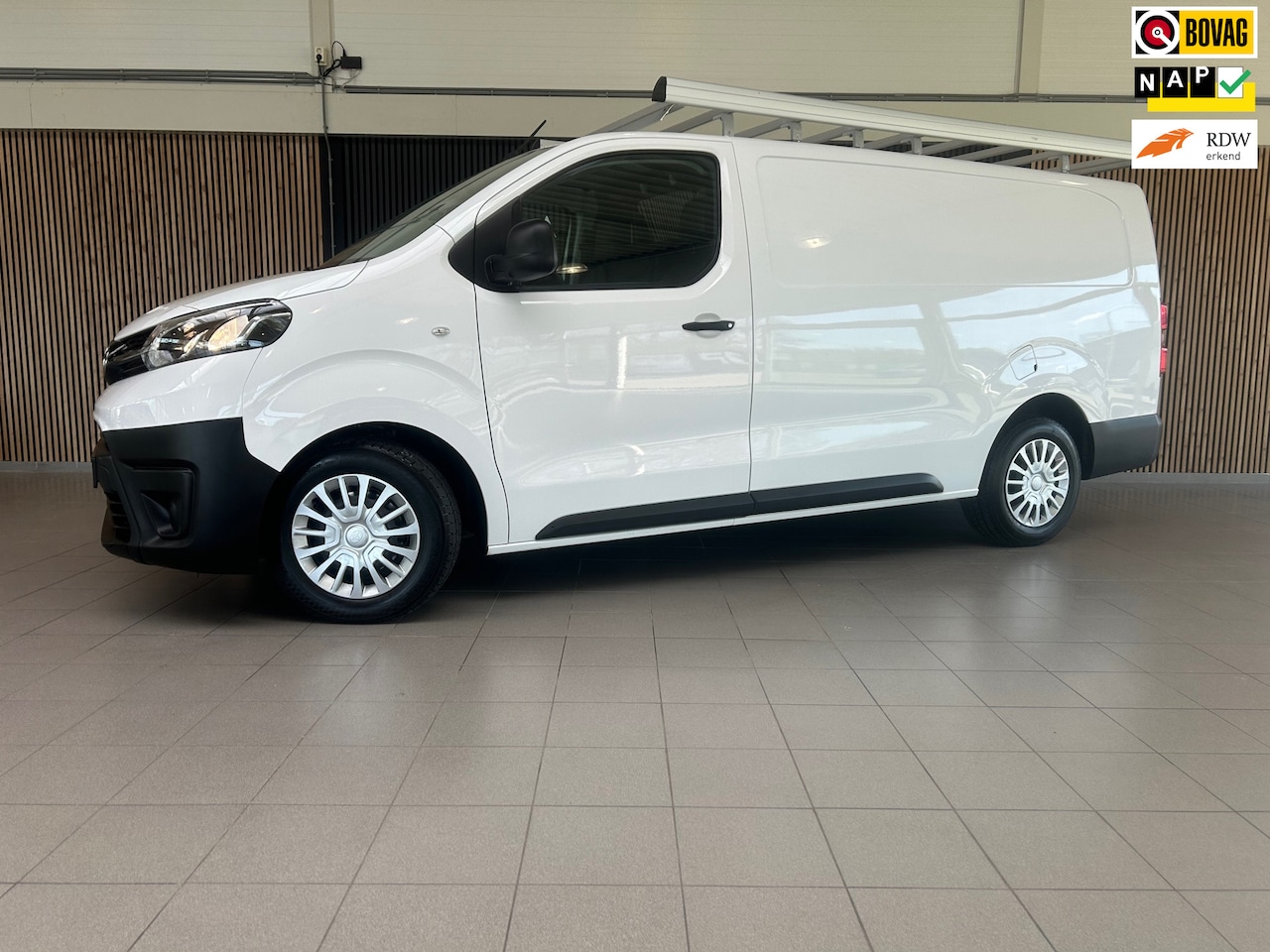 Toyota PROACE Long Worker - 2.0 D-4D Cool Comfort Leder|Trekhaak|Cruisecontrol|Camera|Dakdrager - AutoWereld.nl