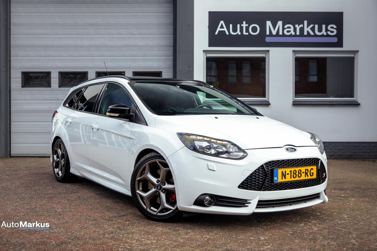 Ford Focus Wagon - 2.0 EcoBoost ST-3|Recaro|Camera|Keyless|Leder - AutoWereld.nl