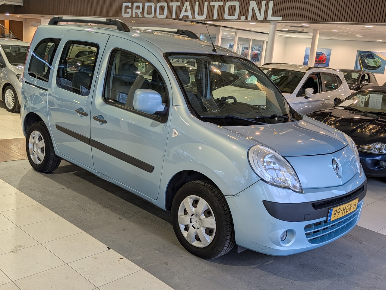 Renault Kangoo Family - 1.6-16V Privilège Rolstoel, Invalide aanpassing - AutoWereld.nl