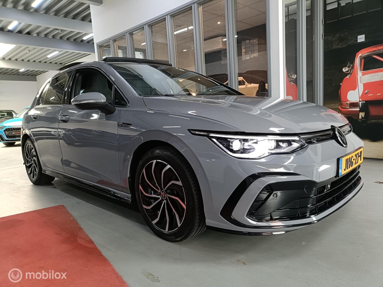 Volkswagen Golf - 1.5 eTSI R-Line DSG PANORAMA SFEERVERL. IQ LIGHT VIRTUAL PDC CAMERA LEER - AutoWereld.nl