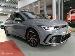 Volkswagen Golf - 1.5 eTSI R-Line DSG PANORAMA SFEERVERL. IQ LIGHT VIRTUAL PDC CAMERA LEER