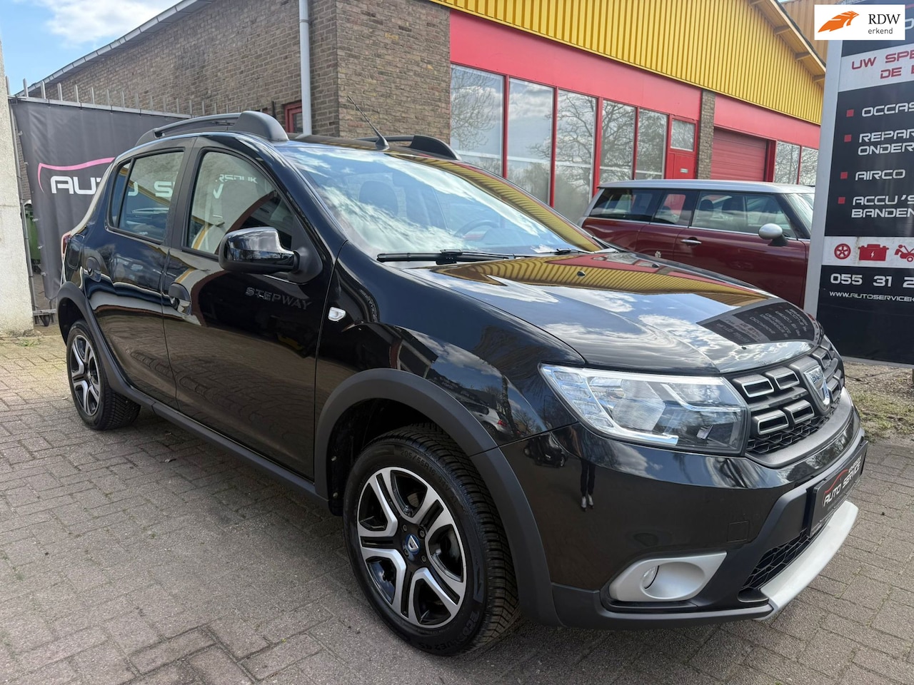 Dacia Sandero Stepway - 1.0 TCe Serie Limitee 15th Anniv. Airco|LMV|Camera|Trekhaak - AutoWereld.nl