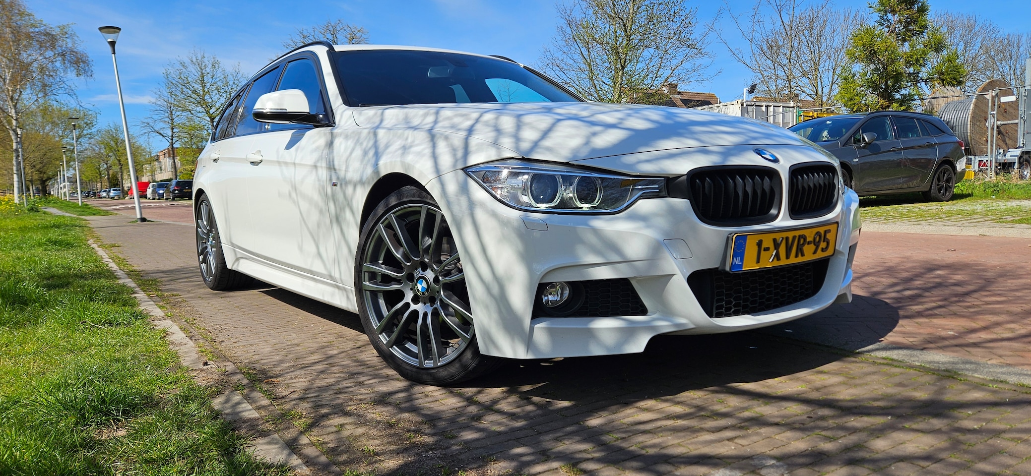 BMW 3-serie Touring - 320i High Executive BMW 3 Serie 320i Touring M Sport Shadowline | Automaat | BTW - AutoWereld.nl