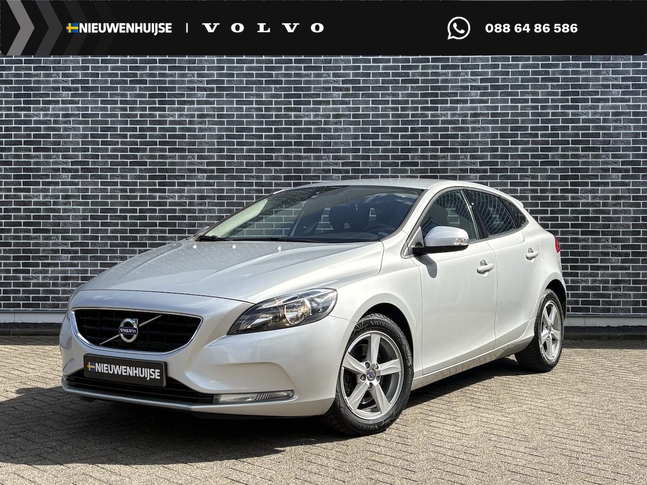 Volvo V40 - 1.6 T3 Kinetic | Navigatie | High Performance Audio | Achteruitrijcamera | Parkeersensoren - AutoWereld.nl
