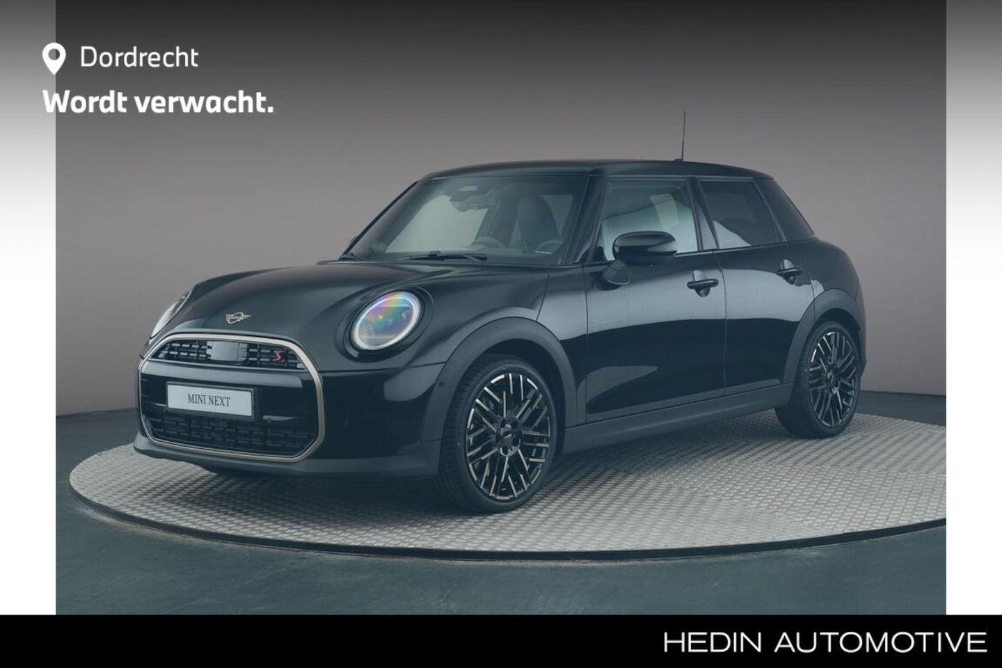 MINI Cooper S - 5-deurs 2.0 Favoured M | Panoramadak | Comfort access | Harman Kardon | - AutoWereld.nl