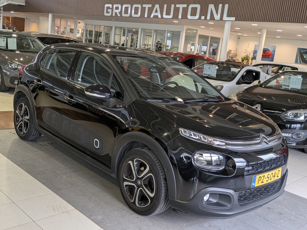 Citroën C3 - 1.2 PureTech S&S Shine Panoramadak, Airco, Cruise Control, Stuurbekrachtiging - AutoWereld.nl