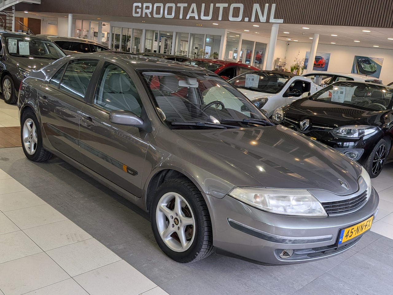 Renault Laguna - 1.6-16V Authentique Airco, Cruise Control, Trekhaak, Stuurbekrachtiging - AutoWereld.nl