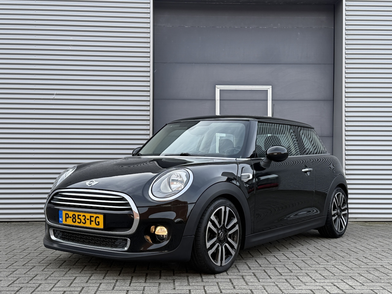 MINI Cooper - Mini 1.5 Chili Serious Business I Navi I Sportstoelen I 57000 Km - AutoWereld.nl