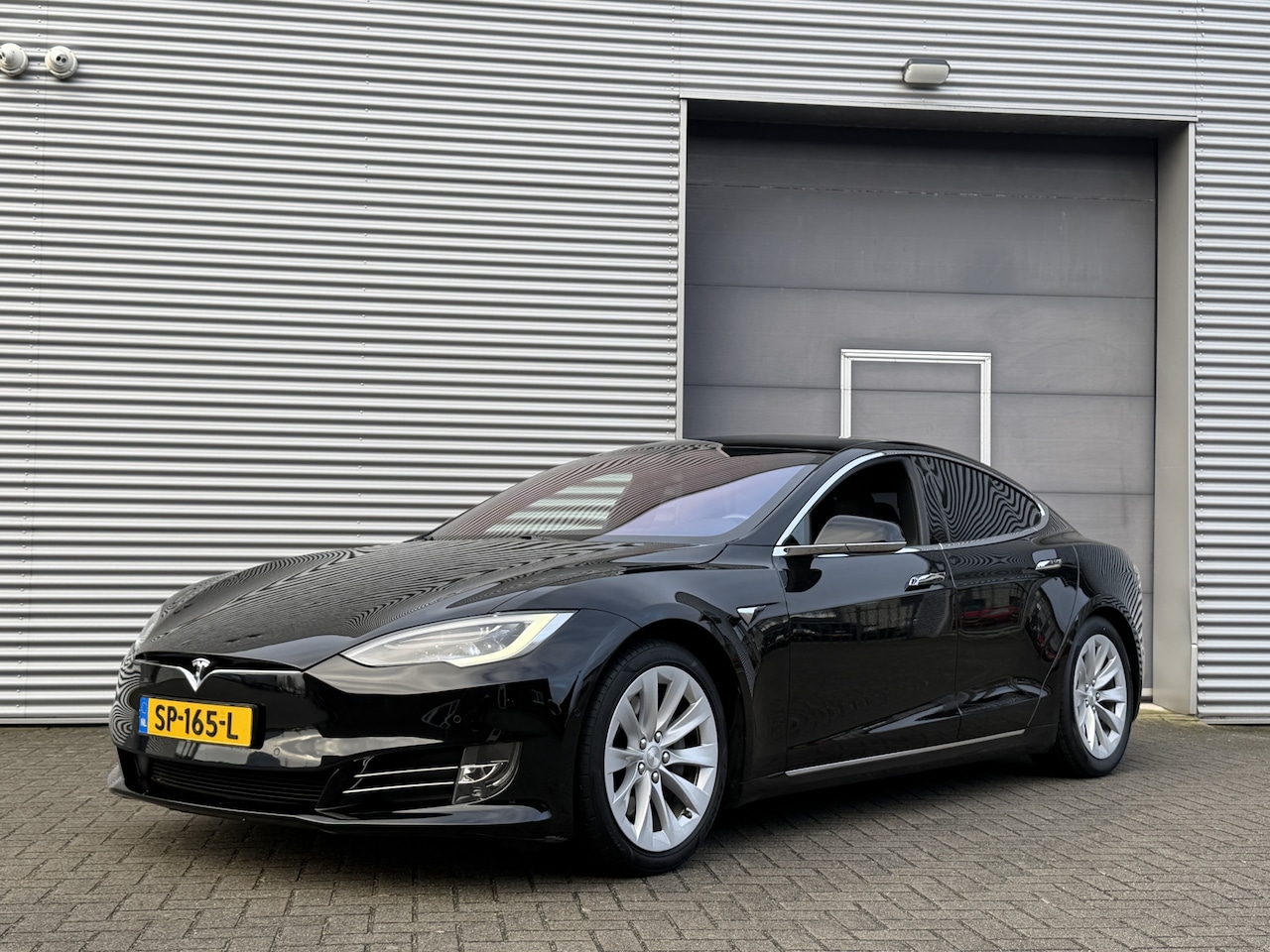 Tesla Model S - 75D Base I Camera I Pano.dak - AutoWereld.nl