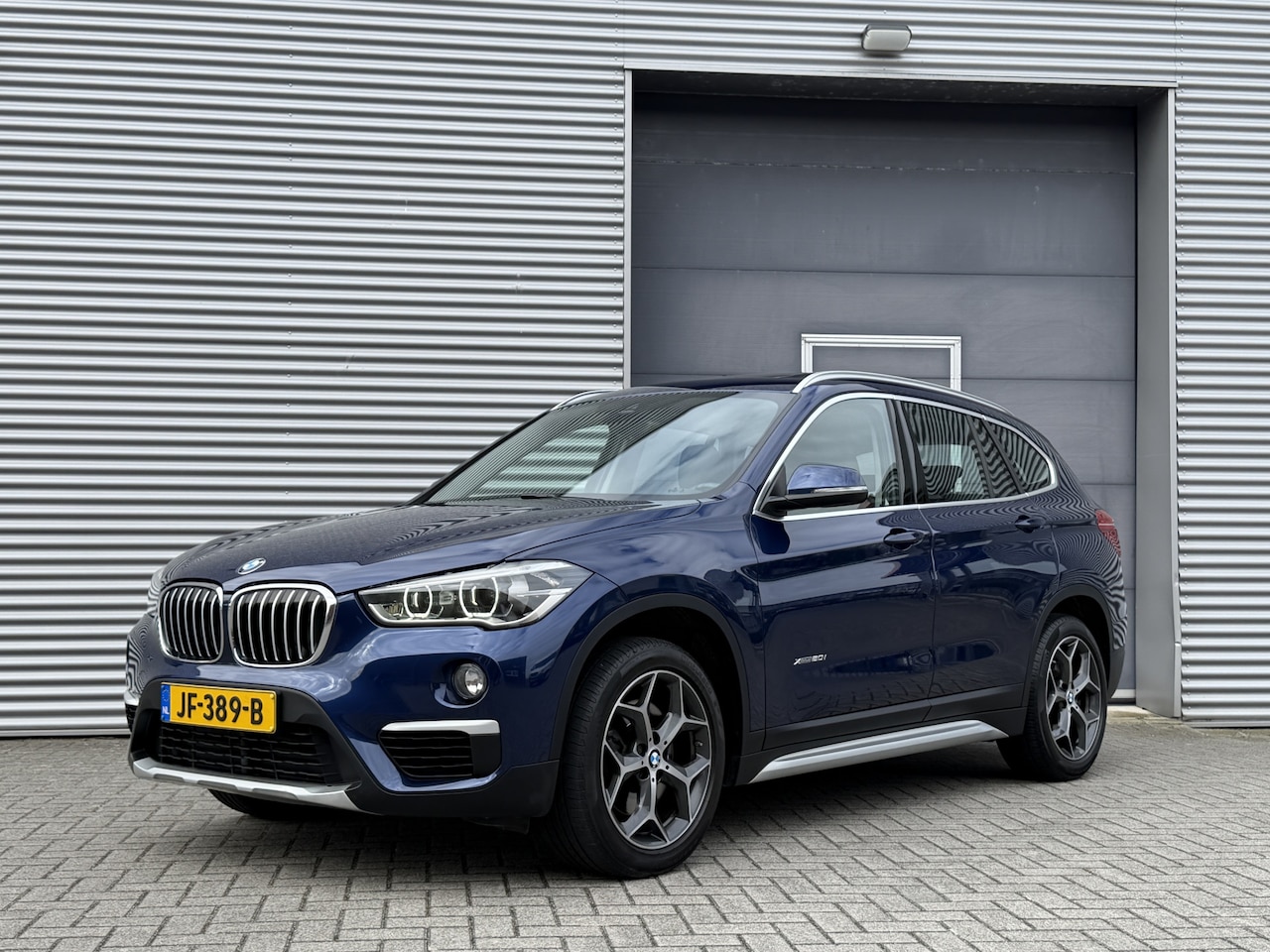 BMW X1 - xDrive20i xLine I Aut. I Pano.dak I Camera I 55000 km - AutoWereld.nl