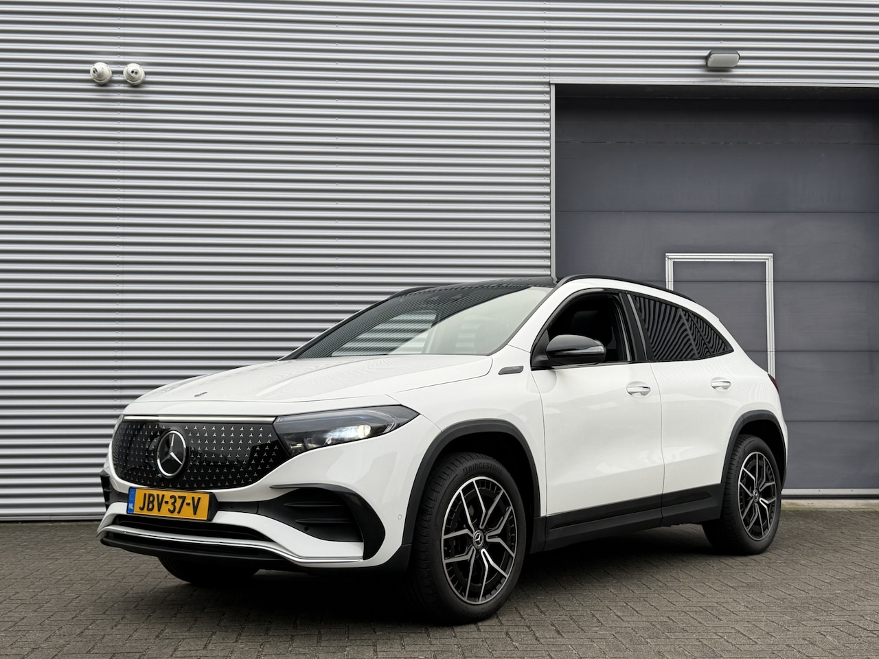 Mercedes-Benz EQA - 250+ AMG Line 71 kWh I Pano.dak I Camera I Carplay I ACC - AutoWereld.nl
