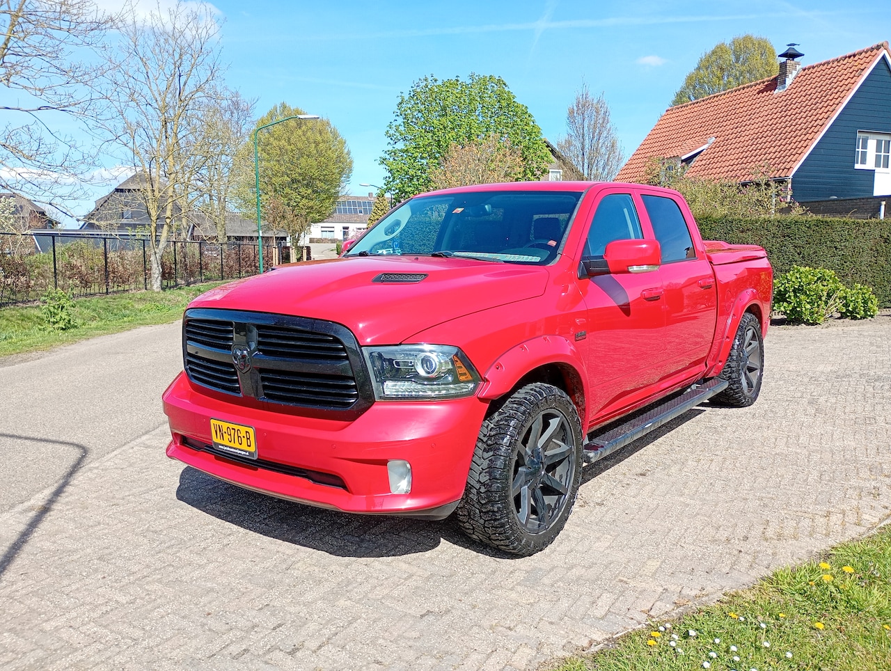 Dodge Ram 1500 - 5.7 V8 4x4 Quad Cab 6'4 Sport - AutoWereld.nl