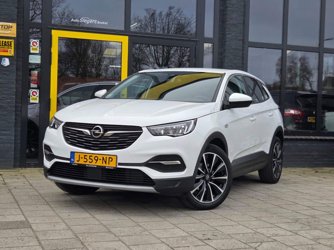 Opel Grandland X - 1.2 Turbo| Stoelverwarming | Stuurverwarming | Parkeersensoren | Navi | Tel | Carplay | An - AutoWereld.nl