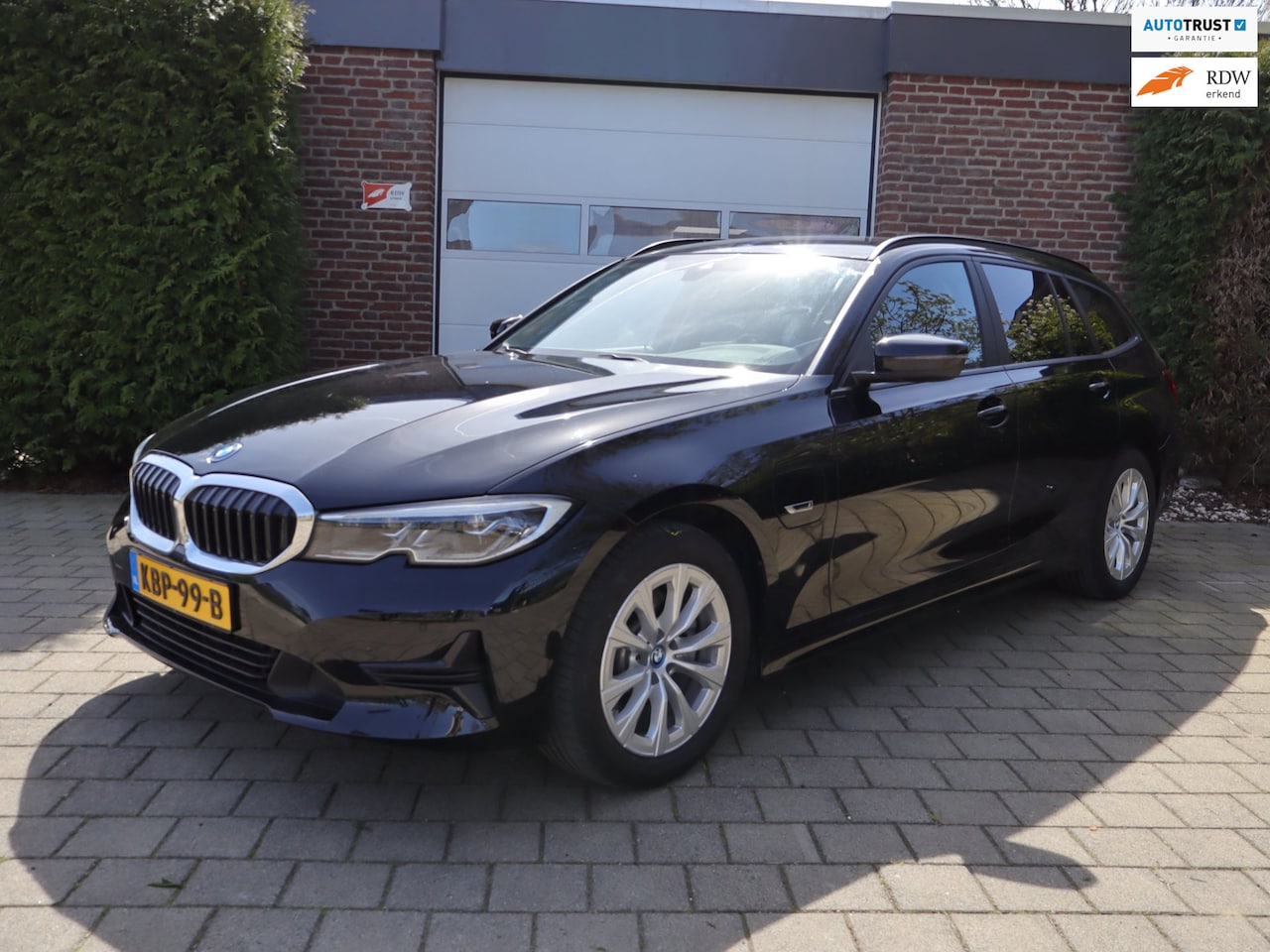 BMW 3-serie Touring - 320e - SOH 92 % - LASER - LEDEREN SPORTSTOELEN - CARPLAY - 1e EIGENAAR - DEALER ONDERHOUDE - AutoWereld.nl