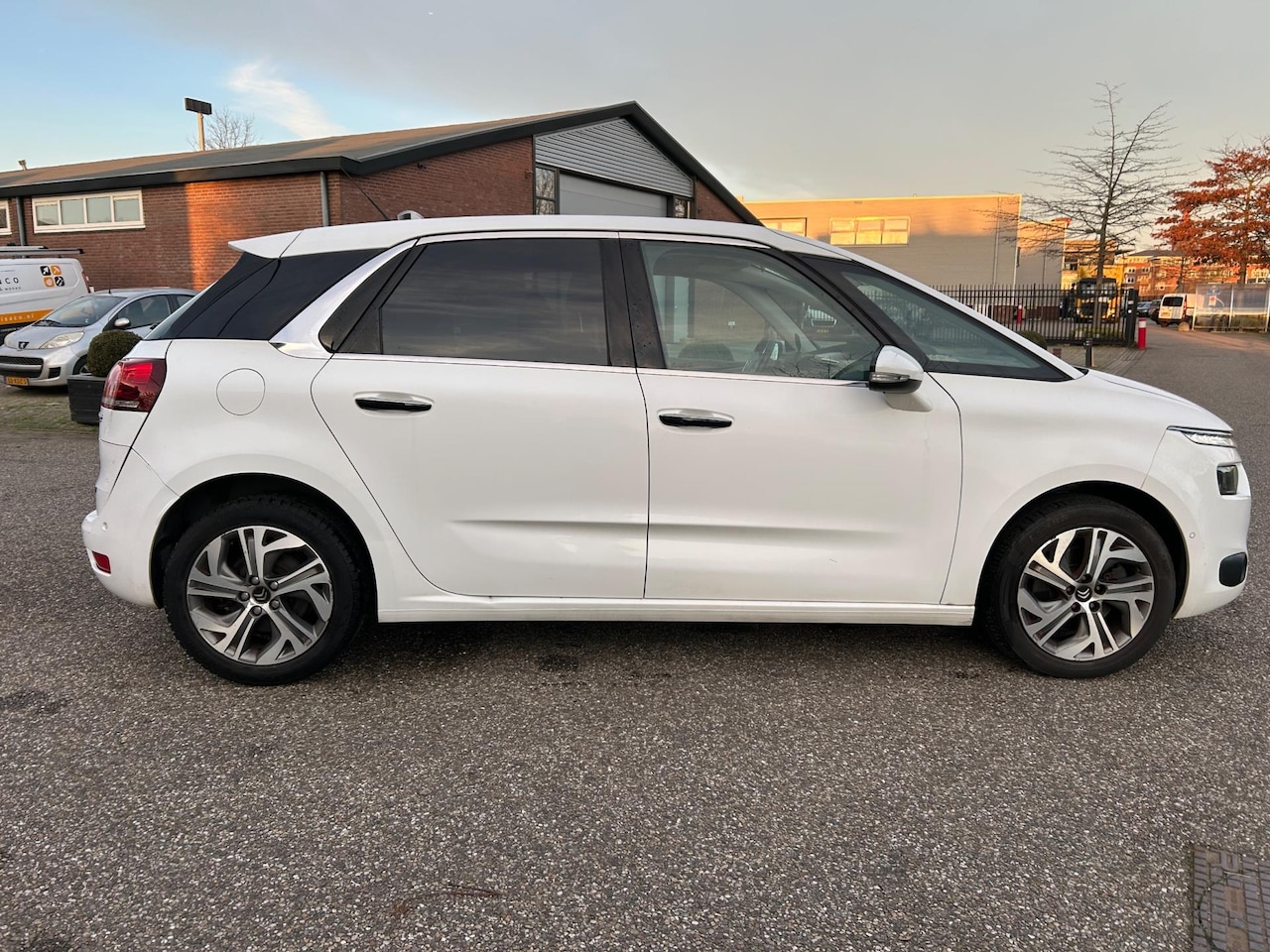 Citroën C4 Picasso - 1.6 e-THP Business Full Option | Automaat - AutoWereld.nl