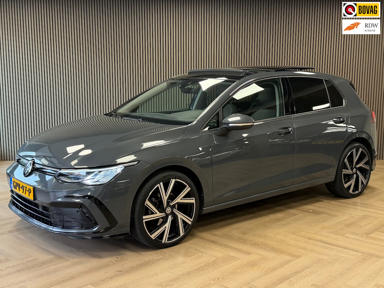 Volkswagen Golf - 2.0 TDI R-Line Business AUT. PANO TREKHAAK ACC PDC VOOR EN ACHTER CAMERA NAVI STOELVERWAMI - AutoWereld.nl