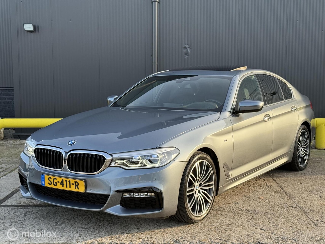 BMW 5-serie - 520i High Executive | M-Pakket | Pano | Bomvol - AutoWereld.nl