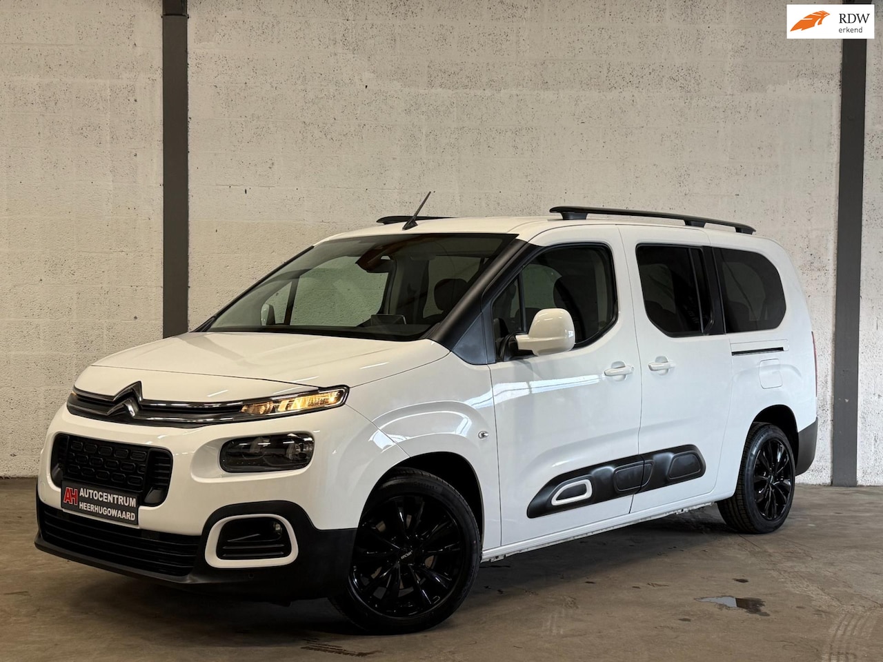 Citroën Berlingo XL - 1.2 PureTech Shine 7p. Navi|Clima|Carplay|Cruise|Dealer Onderhouden !! - AutoWereld.nl