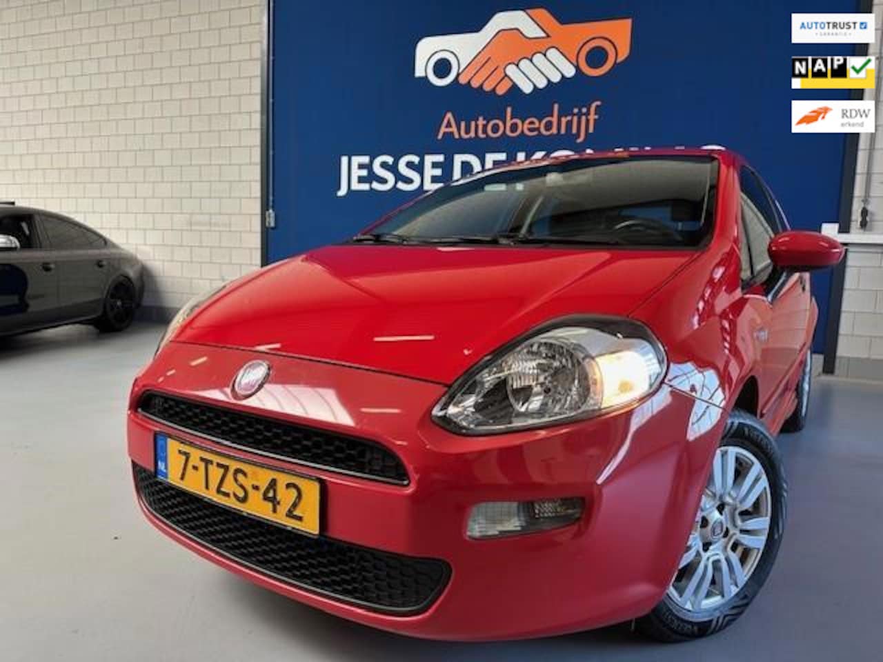 Fiat Punto Evo - 0.9 TwinAir Street 0.9 TwinAir Street,bj.2014,kleur:rood,airco,sportvelgen,NAP met 168711 km.en APK tot 10/20 - AutoWereld.nl
