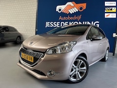 Peugeot 208 - 1.2 PureTech Style Pack Plus / bj.2015 / panoramadak / navigatie / climate /etc/ NAP met 1