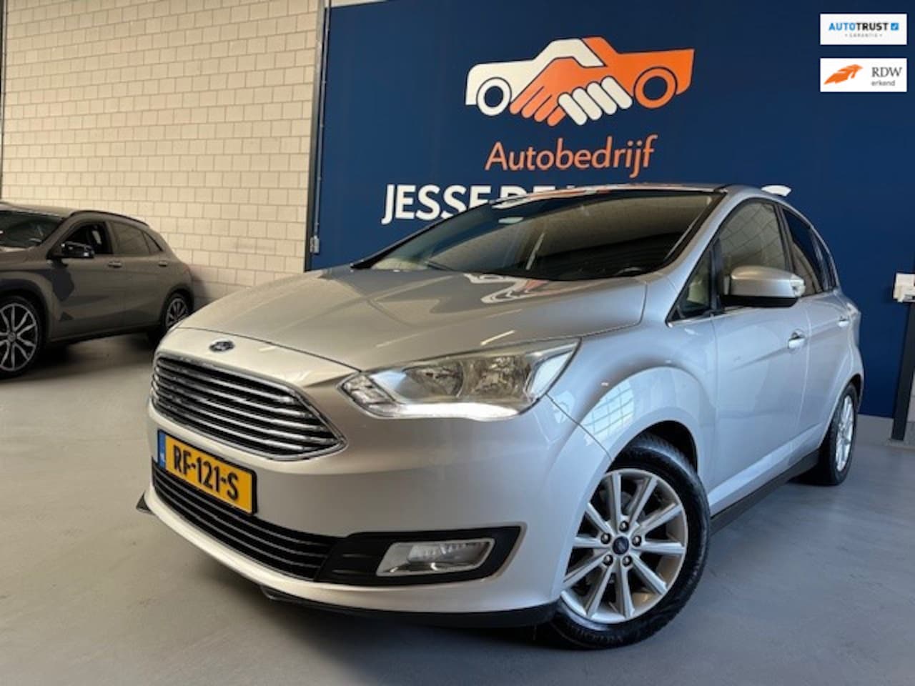 Ford C-Max - 1.0 Titanium/ bj.2016 / navigatie/ trekhaak / sportvelgen / climate / APK 02/2027 en NAP m - AutoWereld.nl