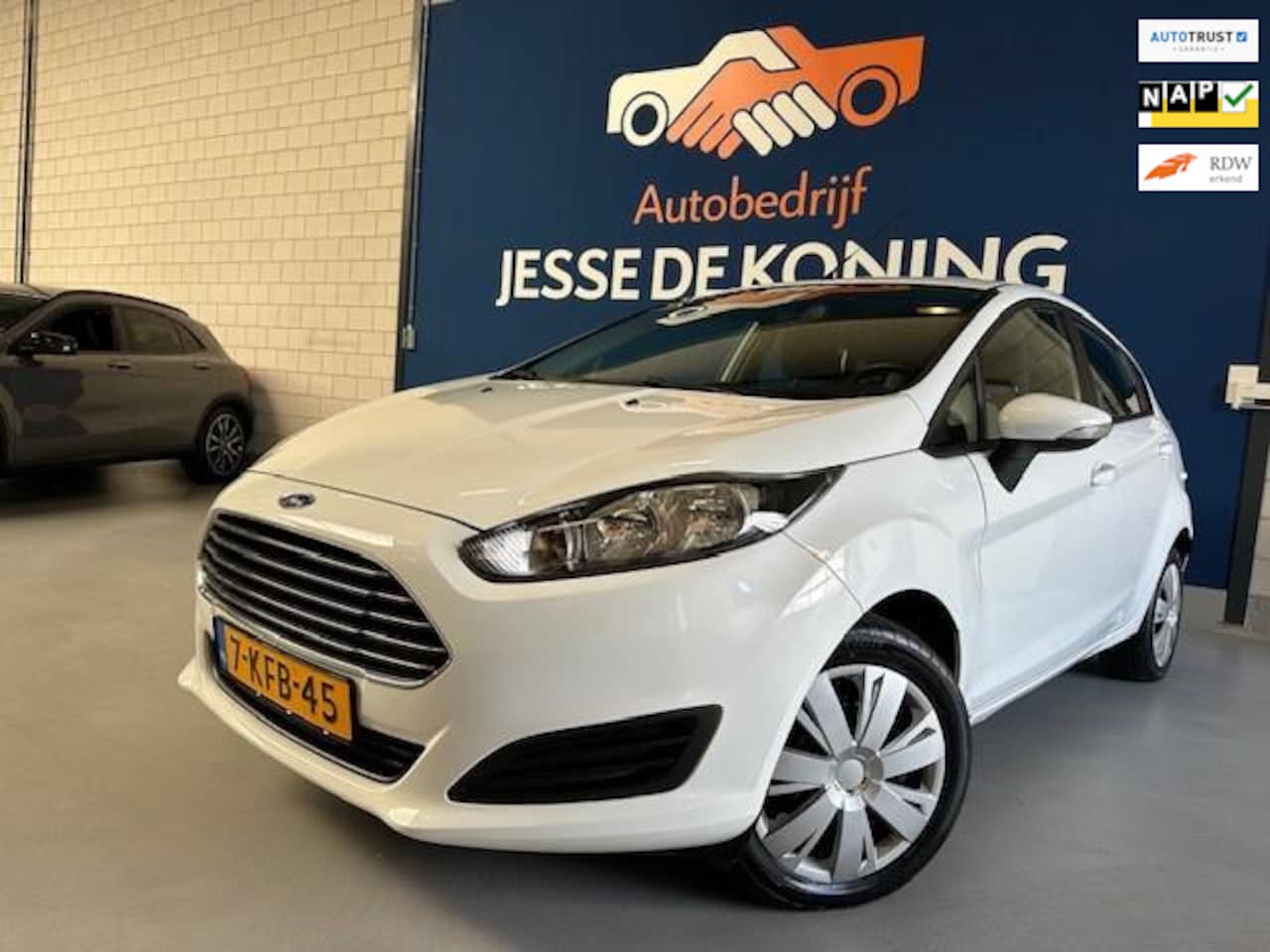Ford Fiesta - 1.0 Champion / bj.2013 / kleur: wit / 5 deurs / airco / stereo / NAP met 128232 km.en APK - AutoWereld.nl