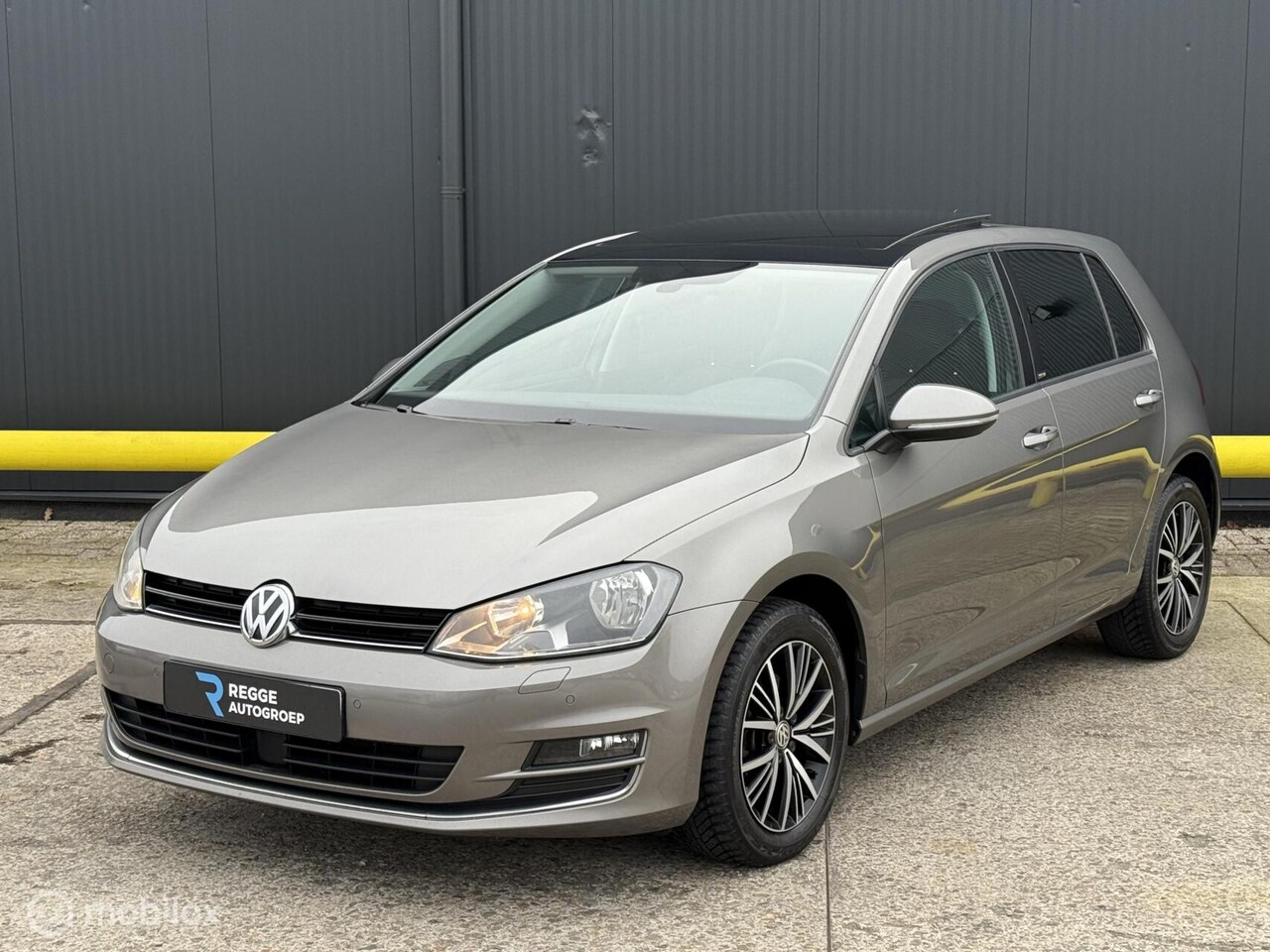 Volkswagen Golf - 1.6 TDI Highline PANORAMADAK | ACC | ECC | - AutoWereld.nl
