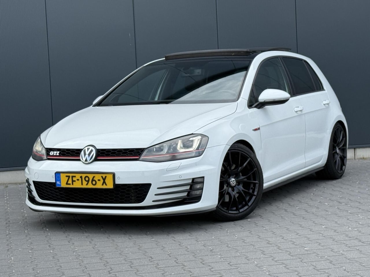 Volkswagen Golf - 2.0 TSI GTI Performance Pano - DSG - Led - Navi - Dynaudio - AutoWereld.nl