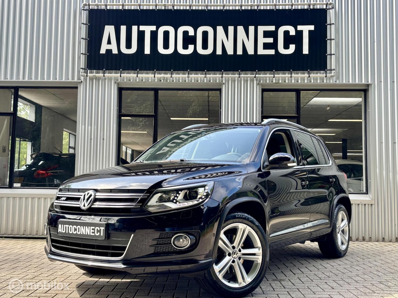 Volkswagen Tiguan - 1.4 TSI R-Line. NAVI, CRUISE, PDC. - AutoWereld.nl