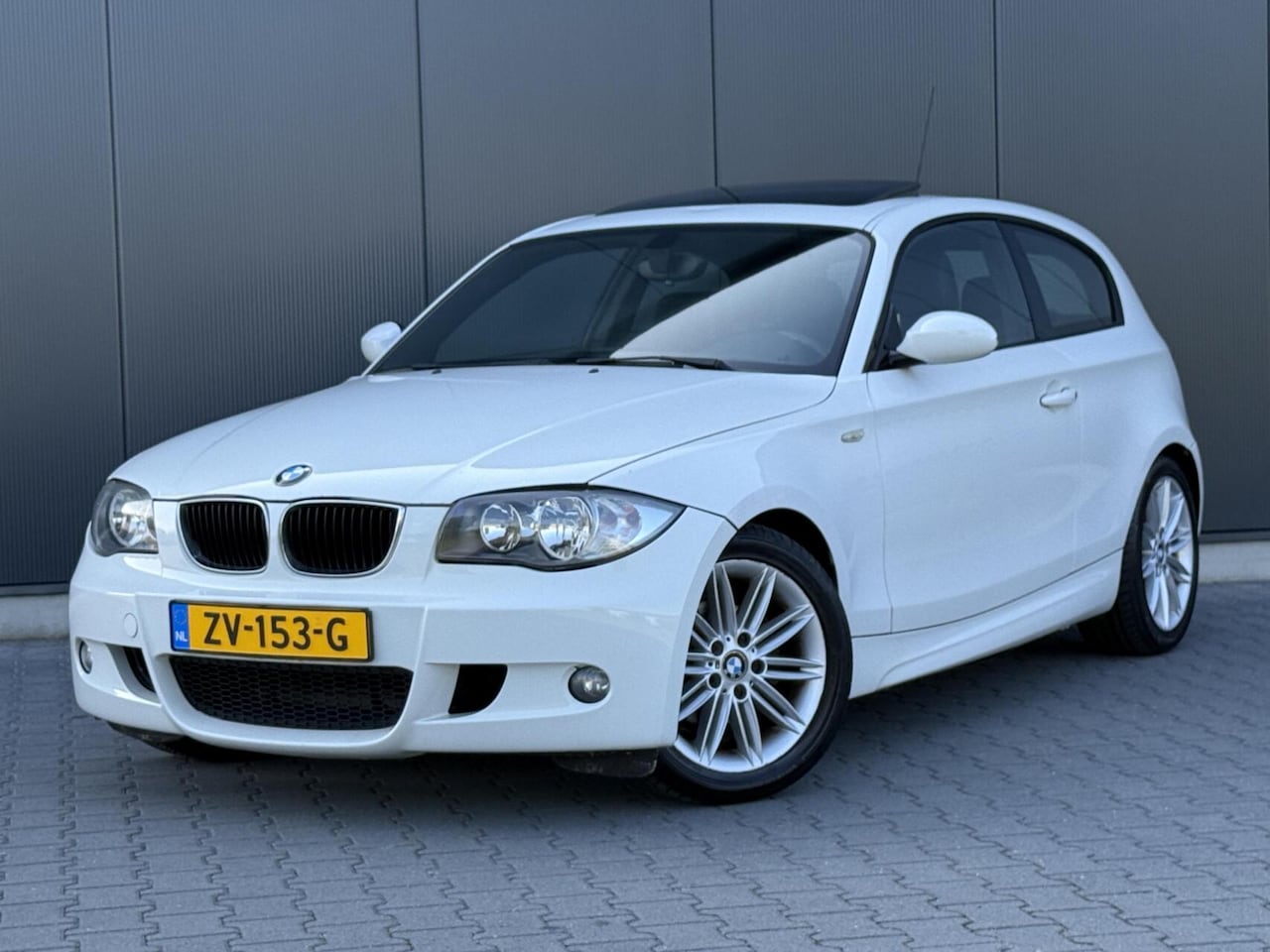 BMW 1-serie - 118I M-Pakket - Schuifdak - Leder - Elek Pakket - Zwarte Hemel - AutoWereld.nl