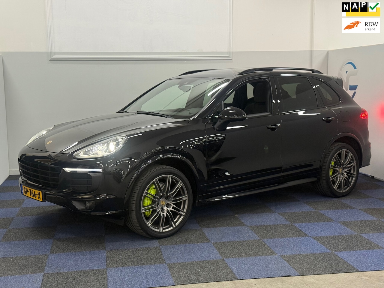 Porsche Cayenne - 3.0 S E-Hybrid / PANORAMADAK / DEALER ONDERHOUDEN / NETTE AUTO - AutoWereld.nl