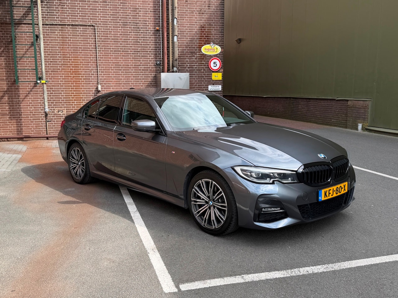 BMW 3-serie - 330e M Sport High Executive / Alcantara / 1E EIGENAAR / ACCUCERTIFICAAT / BTW / SHADOWLINE - AutoWereld.nl