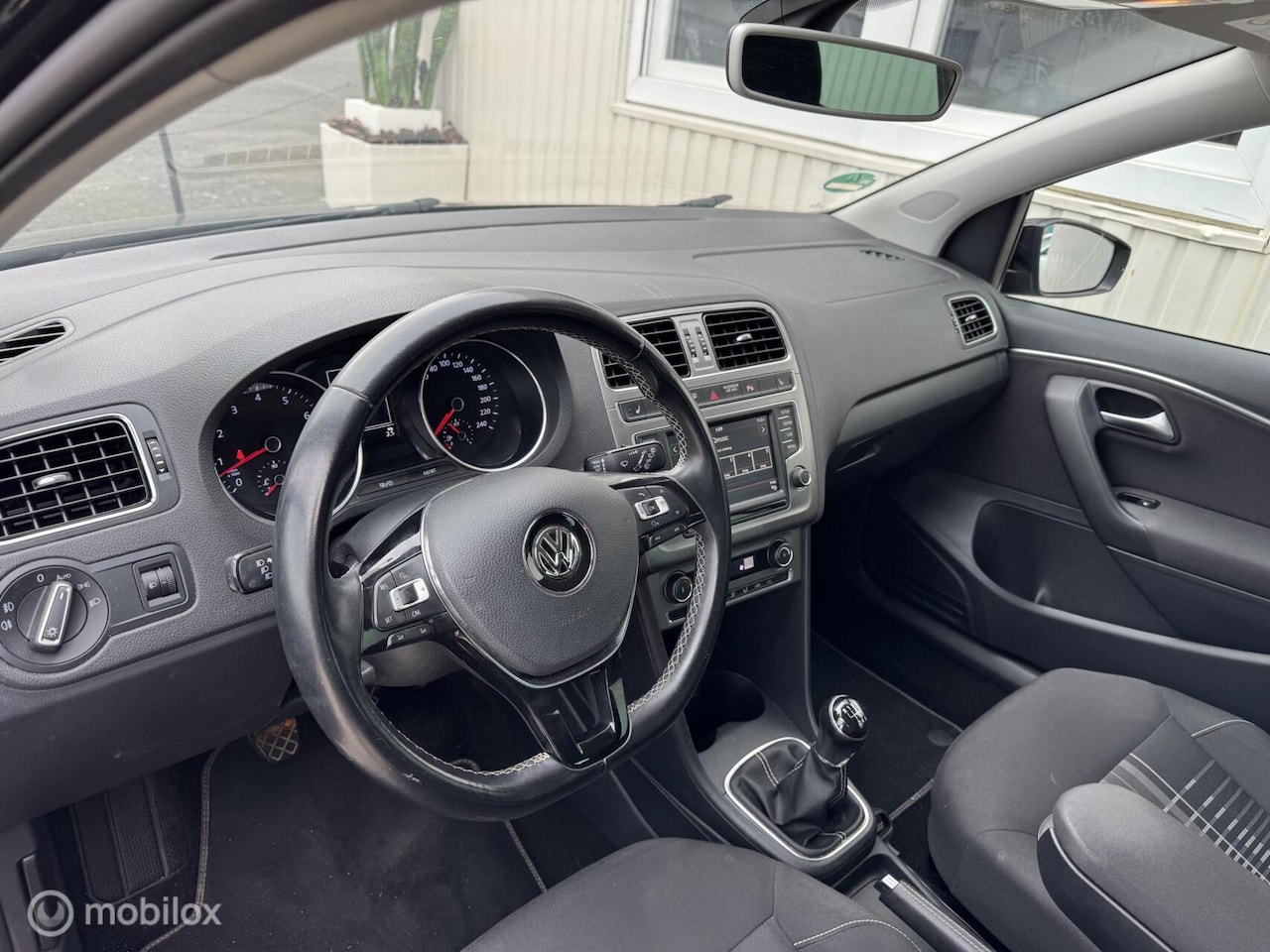 Volkswagen Polo - 1.2 TSI R-Line Edition Carplay Acc Vol Optie - AutoWereld.nl