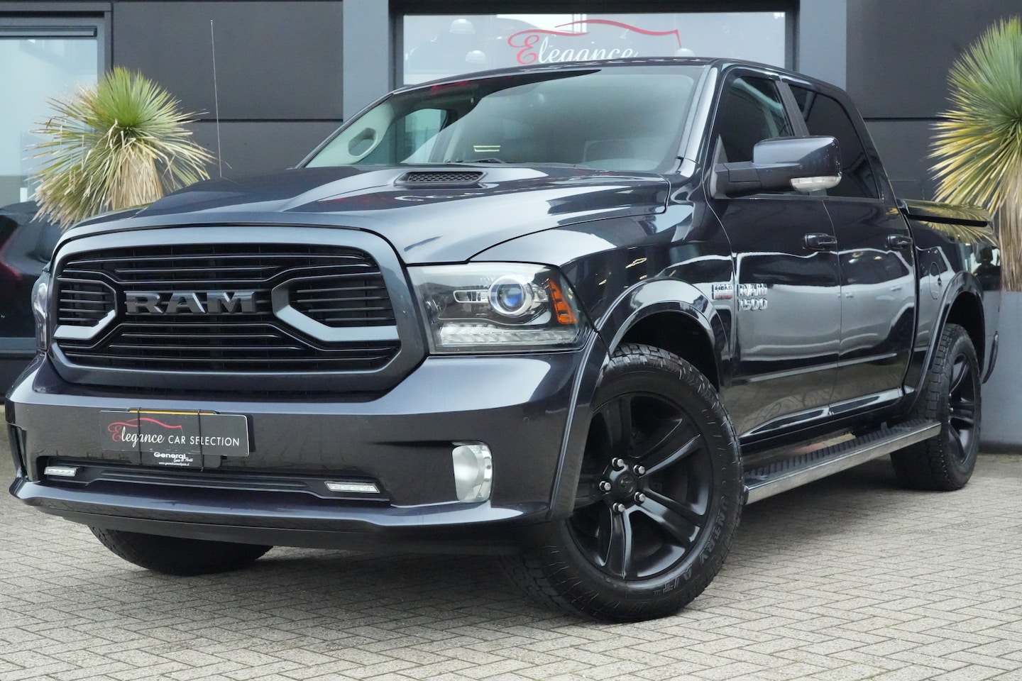 Dodge Ram 1500 - 5.7 V8 4x4 Crew Cab 5'7 402pk Panoramadak/Trekhaak/AlpineSoundsystem - AutoWereld.nl