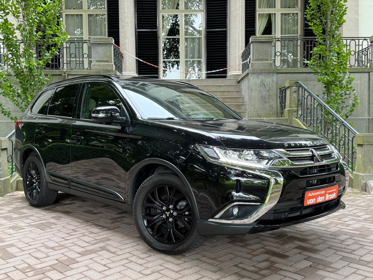 Mitsubishi Outlander - 2.0 ClearTec Automaat 7P Navi Schuifdak Leder Trekhaak 360C Camera Full Options - AutoWereld.nl