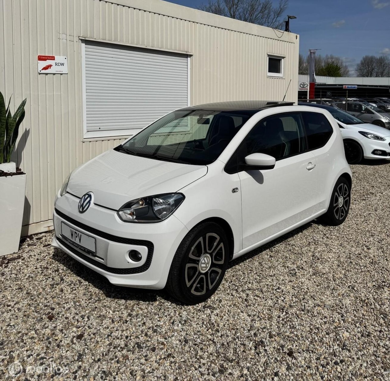 Volkswagen Up! - 1.0 White UP Panoramadak Leer Stoelverwarming - AutoWereld.nl