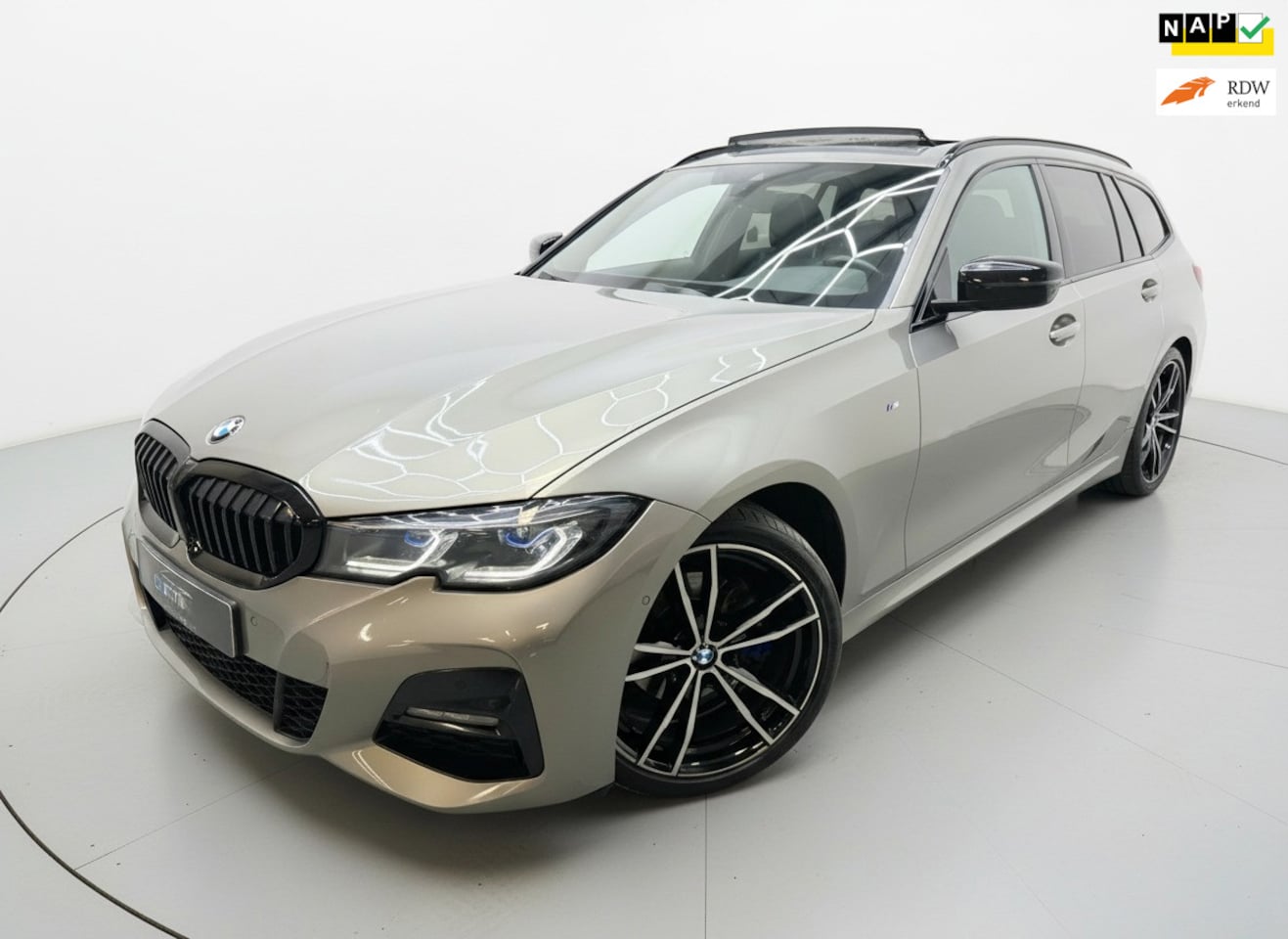 BMW 3-serie Touring - 320i M PAKKET LIVE COCKPIT PANO CAMERA - AutoWereld.nl
