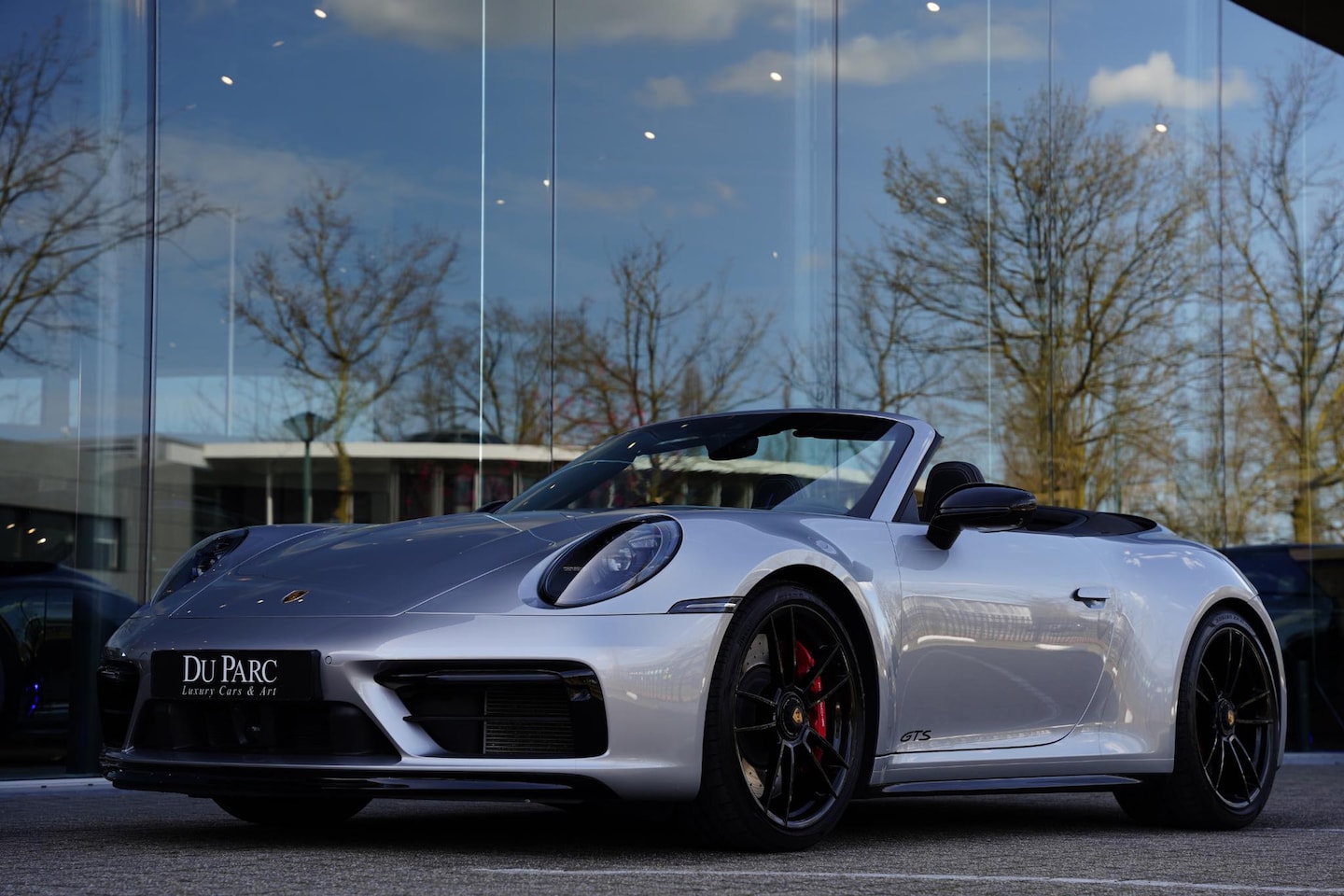 Porsche 911 Cabrio - 3.0 Carrera 4 GTS / NL-Auto / Bose / Lifting / Sportuitlaat - AutoWereld.nl