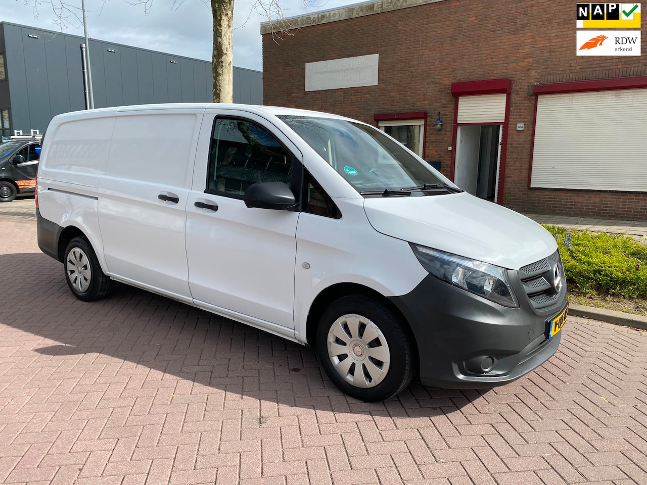 Mercedes-Benz Vito - 111 CDI Lang / 2017 / Euro6 / Airco / Cruise Control / 6 Bak / 84KW=114PK / Airbag / Elekt - AutoWereld.nl