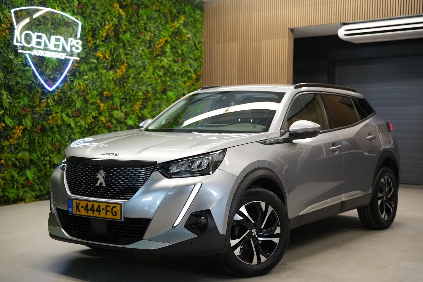 Peugeot 2008 - 1.2 PureTech Allure / Achteruitrijcamera / CarPlay - AutoWereld.nl