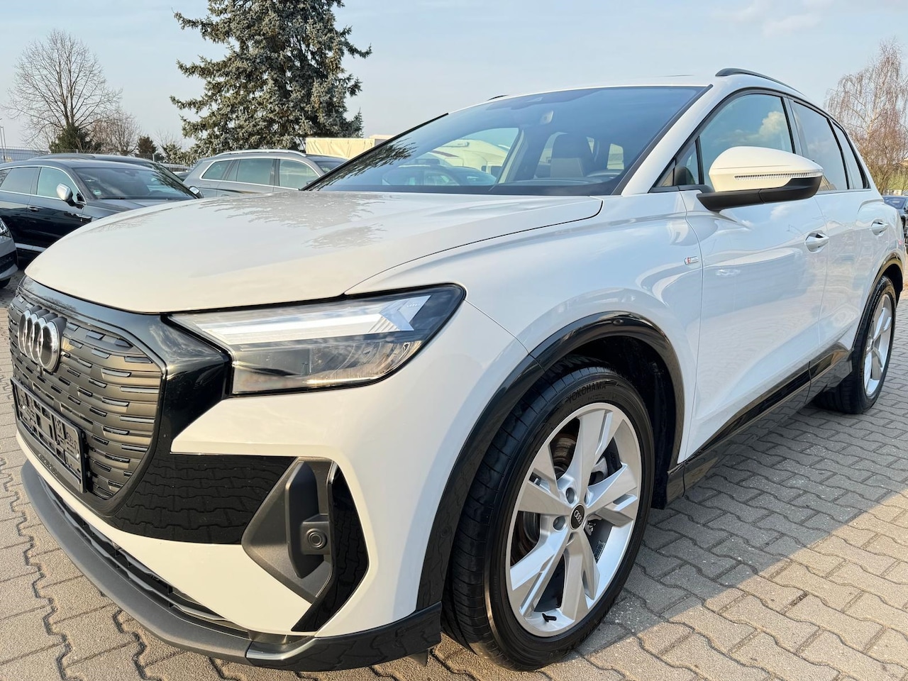 Audi Q4 e-tron - 40 S-LINE 82 kWh (150kW/204pk) ** LED, NAVI+, HuD, TREKH, ADAPT. CRUISE, 20-inch LMV ** 1e - AutoWereld.nl